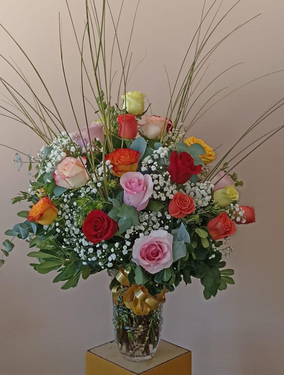 Florero con 18 rosas