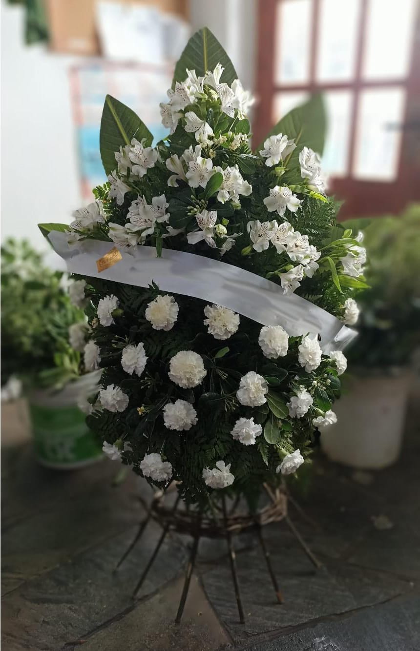 Canasto con flores naturales
