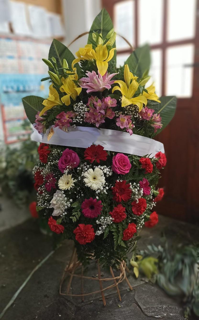 Canasto con flores naturales