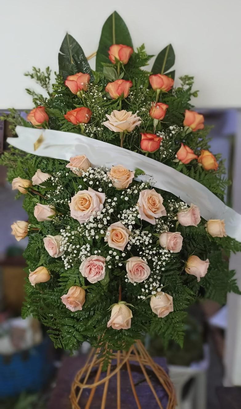 Canasto con rosas