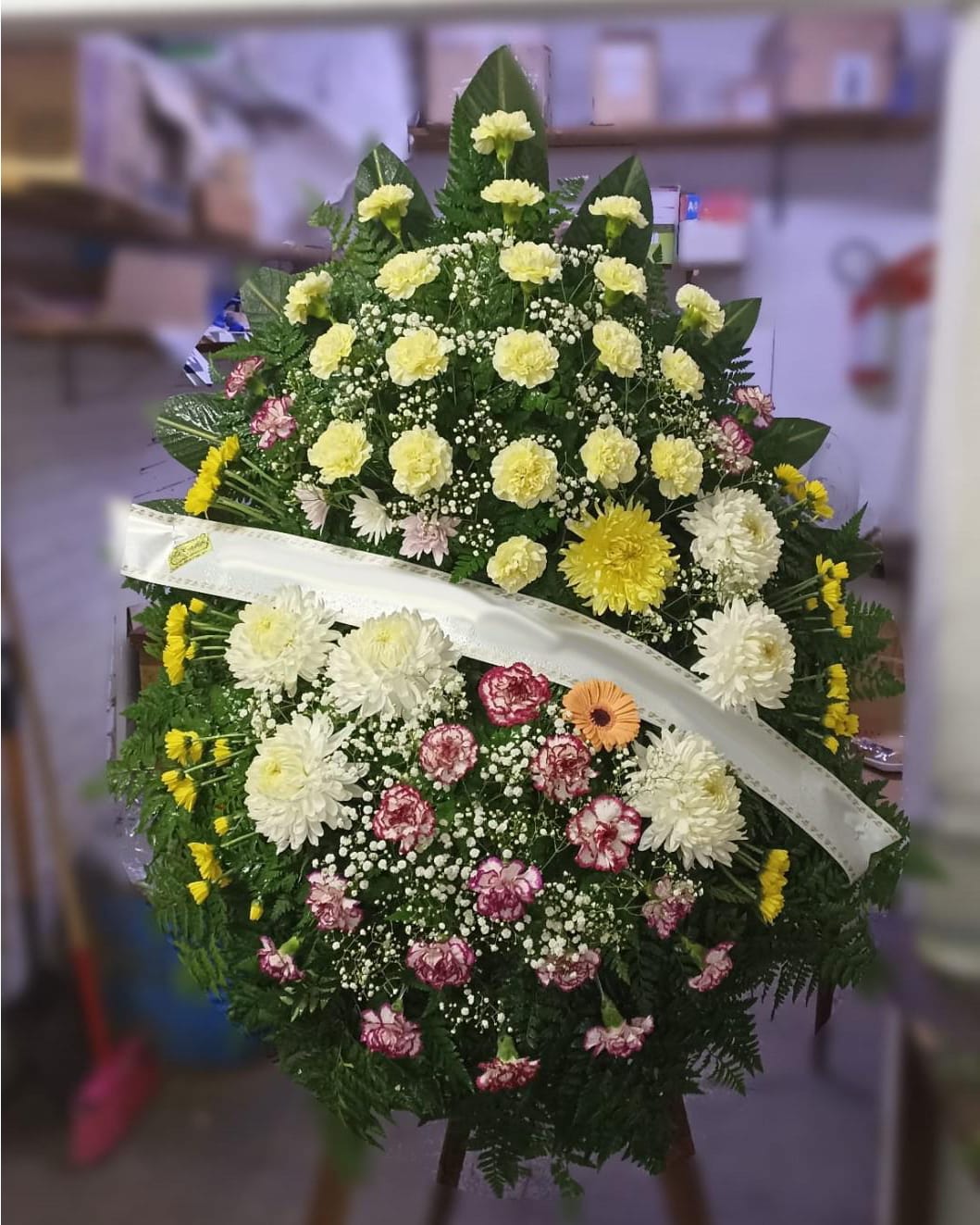 Canasto con flores naturales