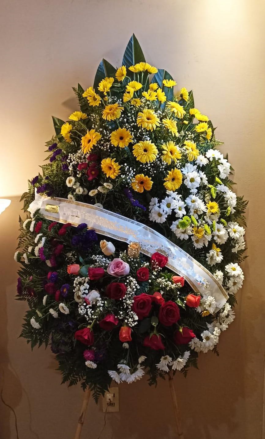 Canasto con flores naturales
